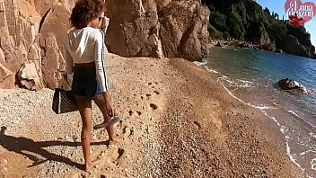 Play Public Beach Hidden Blowjob