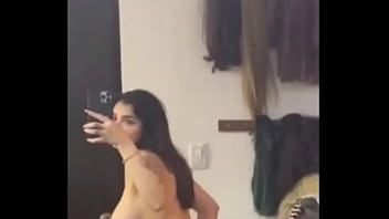 Play Karely ruiz jumping very rich