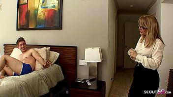 Play Mature Step Mom caught Boy Jerking - Big Boobs Nina Hartley Fucked