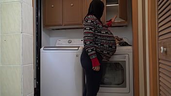 Play Pregnant milf in hijab loves anal sex