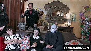 Play Adams Family orgy