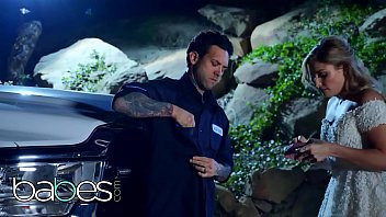 Play Sexy (Nikki Peach) fucked outdoors by stranger man fixing her car - BABES