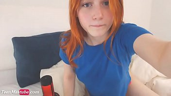 Play A young and innocent hot teen masturbating sweet pussy