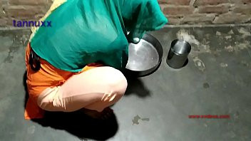 Play घर की नौकरानी को चोदा मालिक ने जो बस्ती की