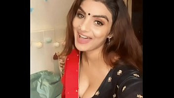 Play Indian Model Anveshi Jain Hot Boobs Compilation