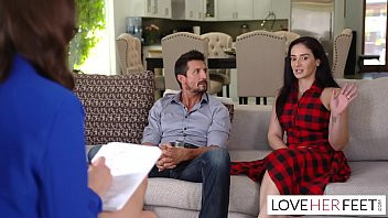 Play Lexi Luna Sexy Feet Therapy For Her Client Tommy Gunn