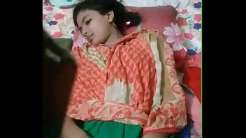 Play Beautiful Bengali Girl Exposing Her Virgin Pussy
