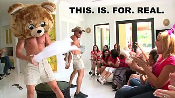 Play DANCING BEAR - The Bachelorette & The Bear